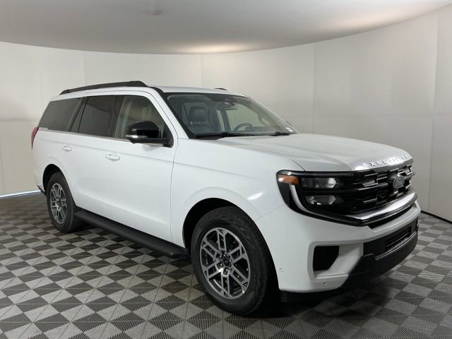 Certified 2025 Ford Expedition Active AWD/4WD image 3
