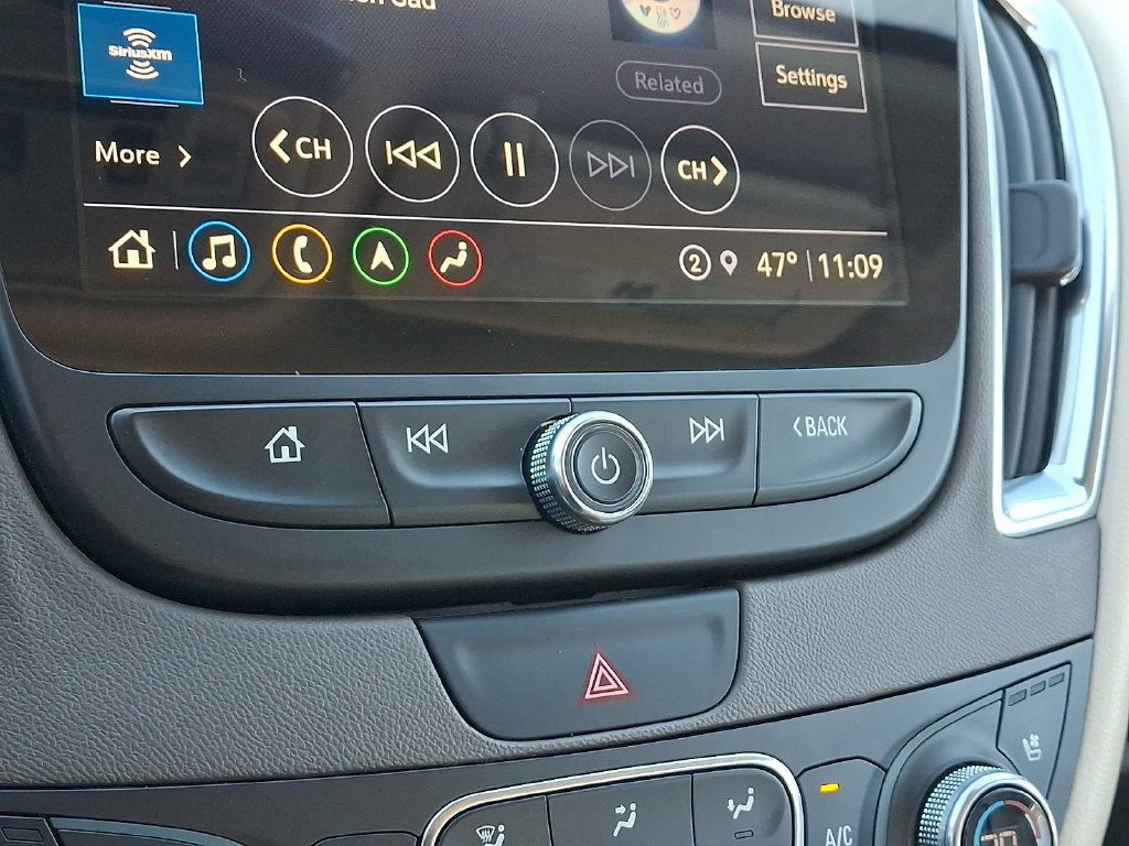 Used 2021 Chevrolet Malibu Premier FWD image 17