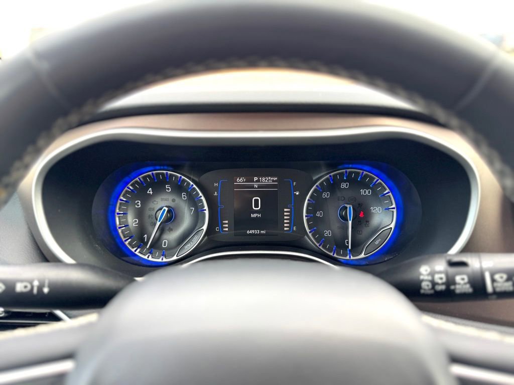 Used 2022 Chrysler Voyager LX image 17