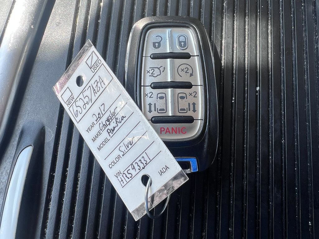 Used 2017 Chrysler Pacifica Limited w/ UConnect Theater Package FWD image 34