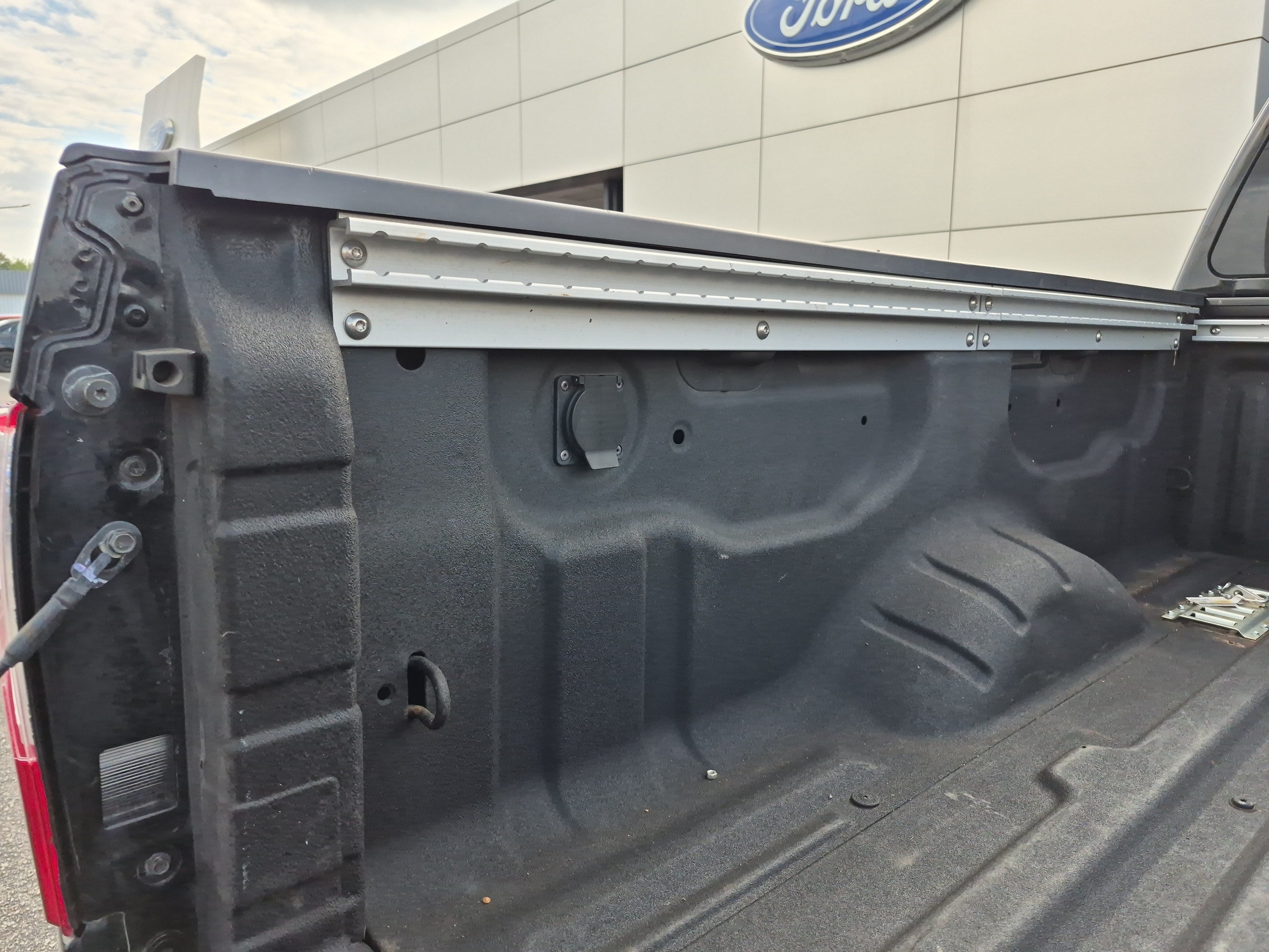 Used 2023 Nissan Titan SV w/ SV Convenience Package AWD/4WD image 8