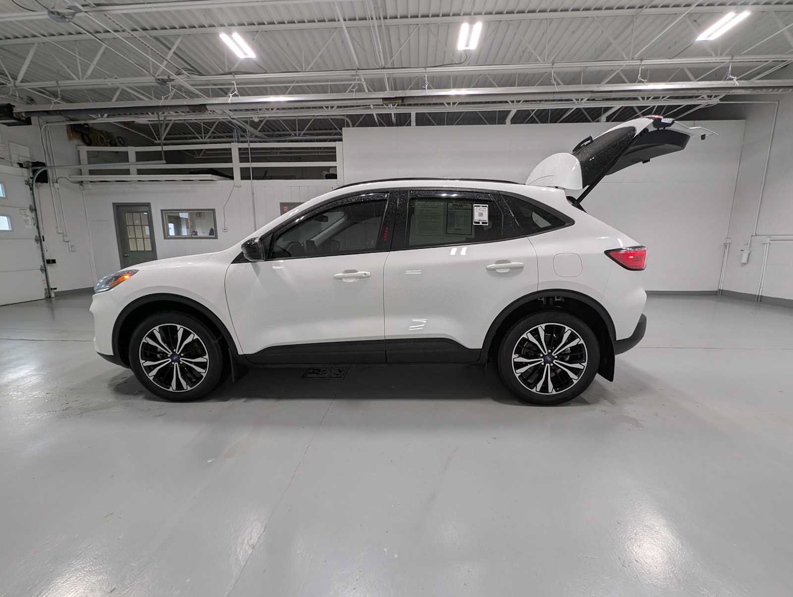 Certified 2021 Ford Escape SEL w/ SEL Stealth AWD Package image 12