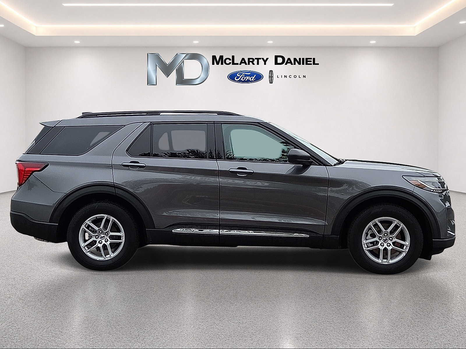 Certified 2025 Ford Explorer Active RWD image 6
