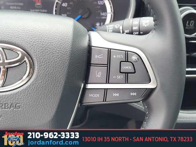 Used 2023 Toyota Highlander XLE FWD image 28