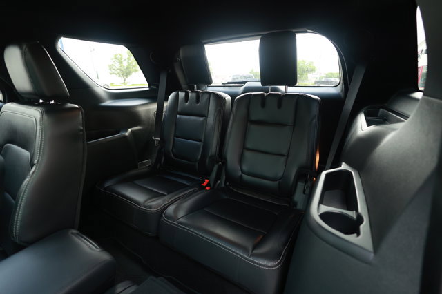 Certified 2019 Ford Explorer Limited w/ Ford Safe & Smart Package FWD image 9