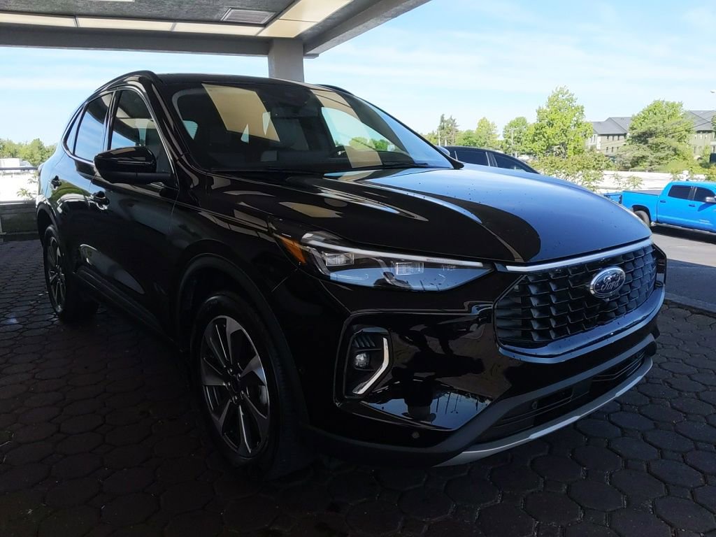 Certified 2023 Ford Escape Platinum w/ Premium Technology Package AWD/4WD image 4