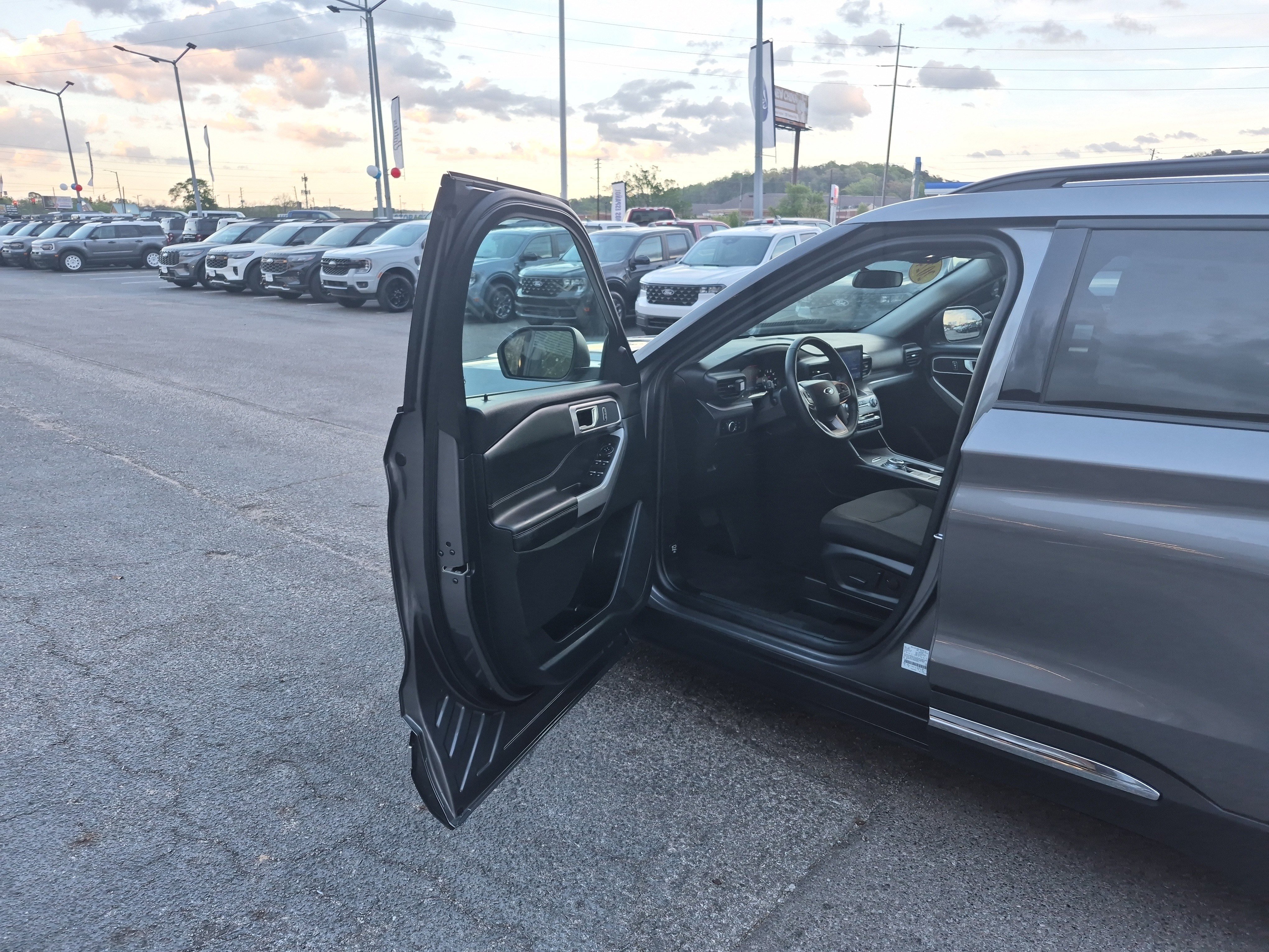 Certified 2024 Ford Explorer XLT image 8