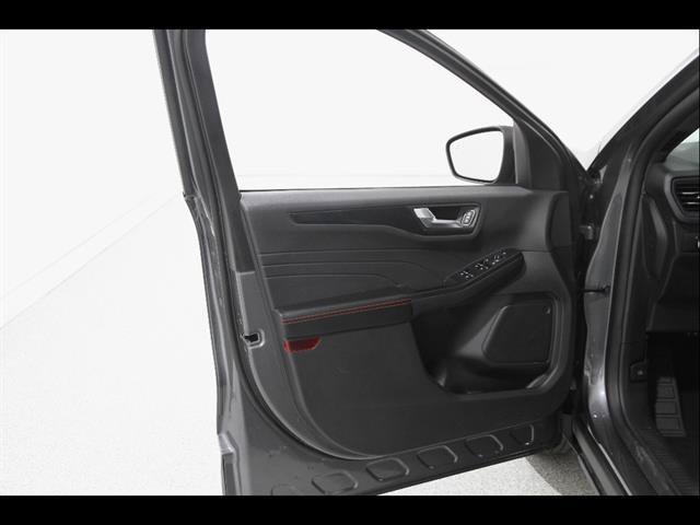 Certified 2025 Ford Escape ST-Line AWD/4WD image 4
