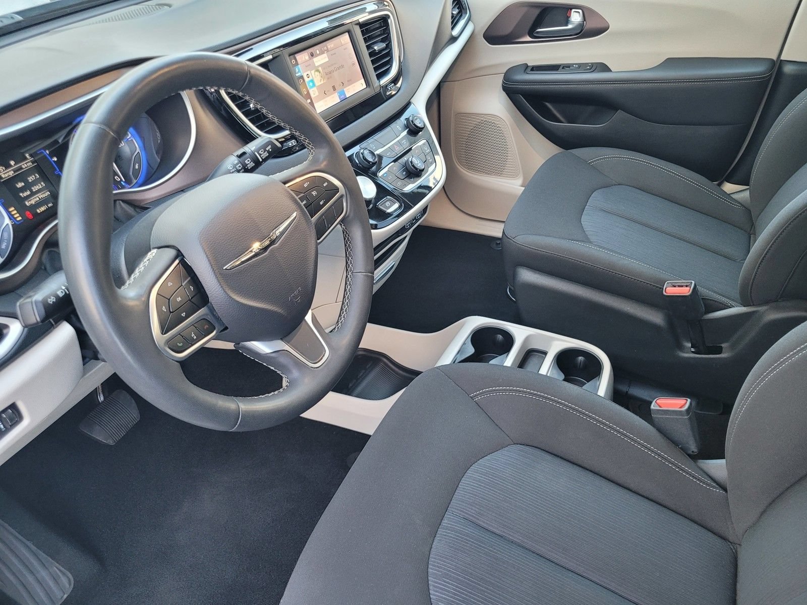 Used 2024 Chrysler Voyager LX FWD image 19
