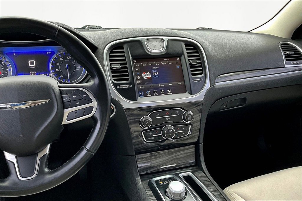 Used 2022 Chrysler 300 Touring w/ Sport Appearance Package image 8