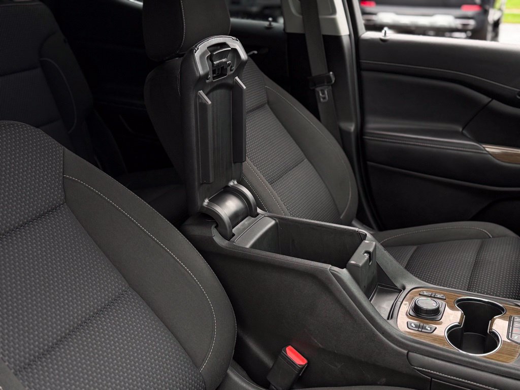 Used 2022 GMC Acadia SLE w/ Driver Convenience Package FWD image 27