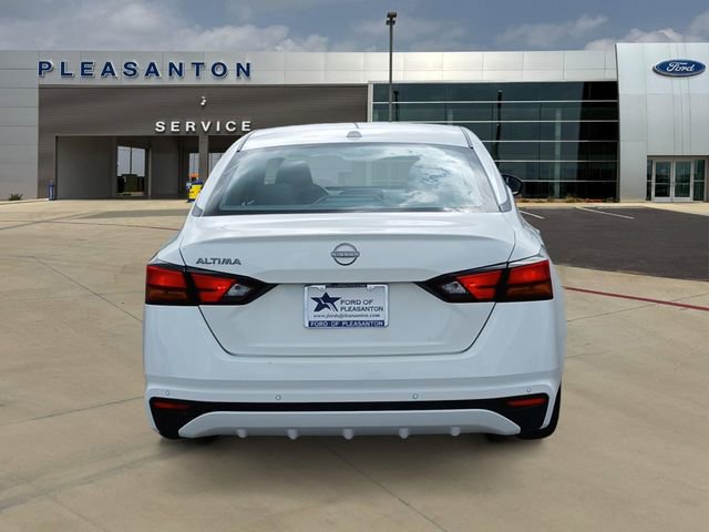Used 2025 Nissan Altima 2.5 SV FWD image 4