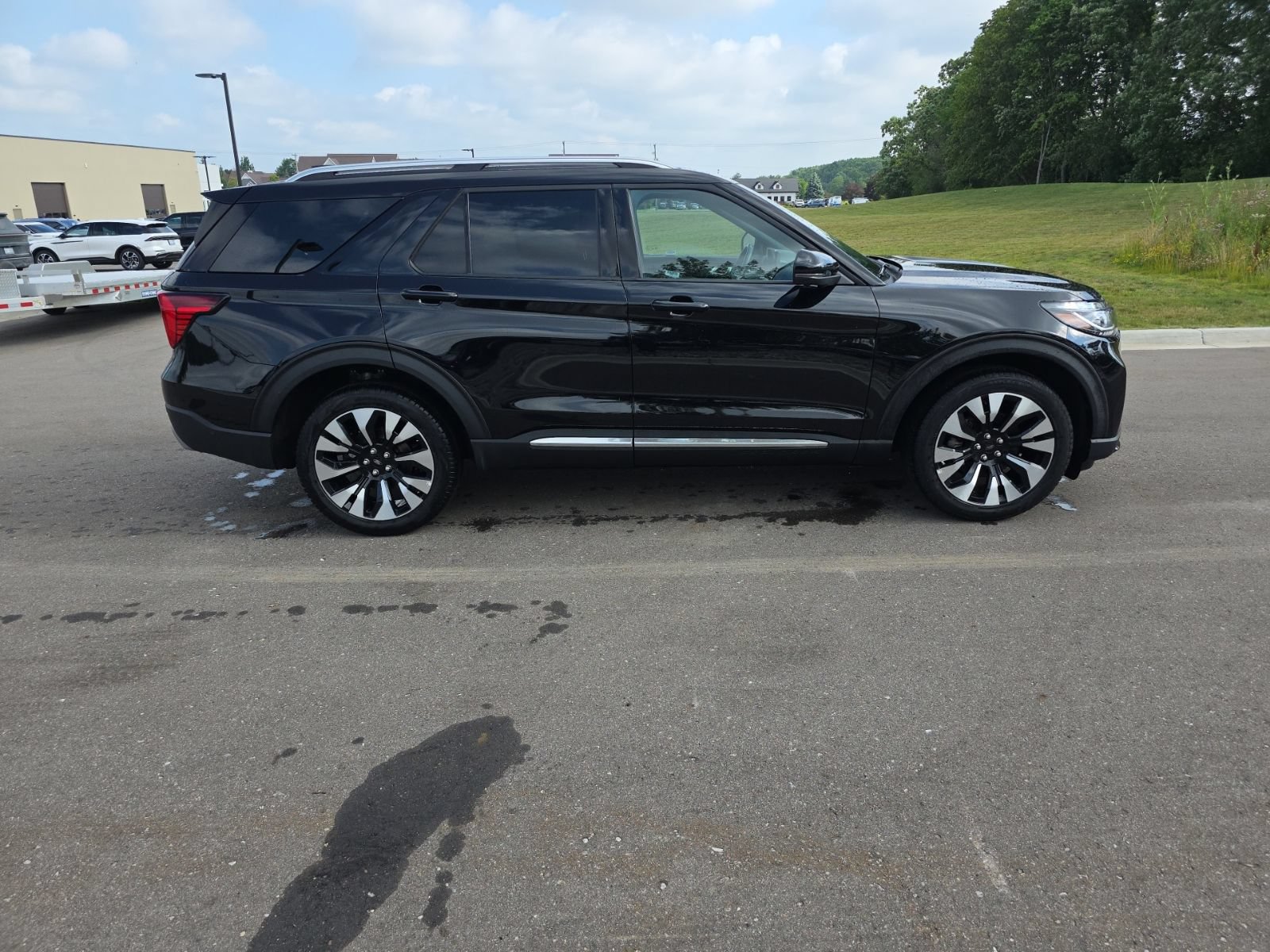 Certified 2025 Ford Explorer Platinum w/ LUX Leather Package AWD/4WD image 8