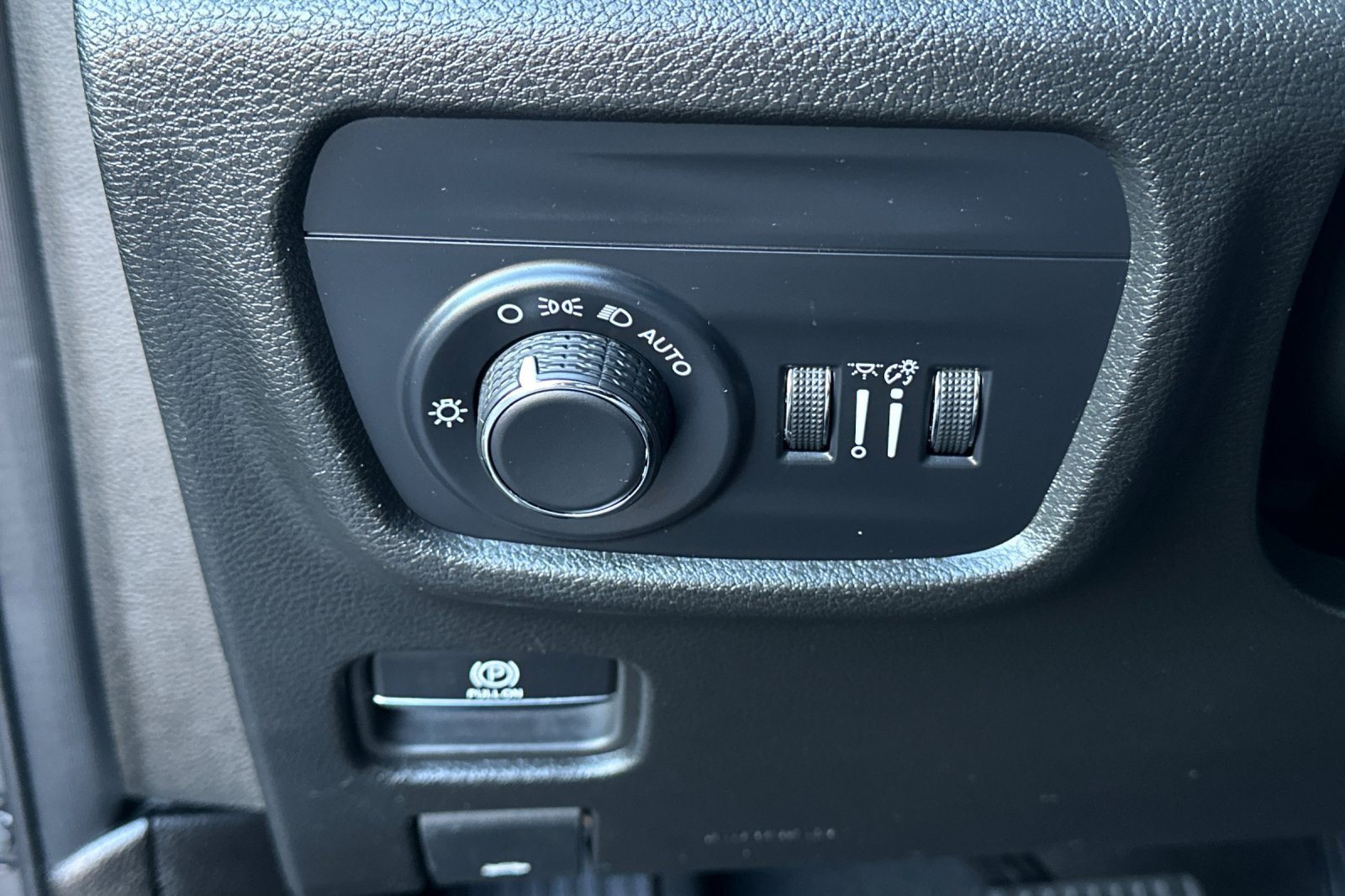 Used 2024 Jeep Grand Cherokee L Laredo image 28