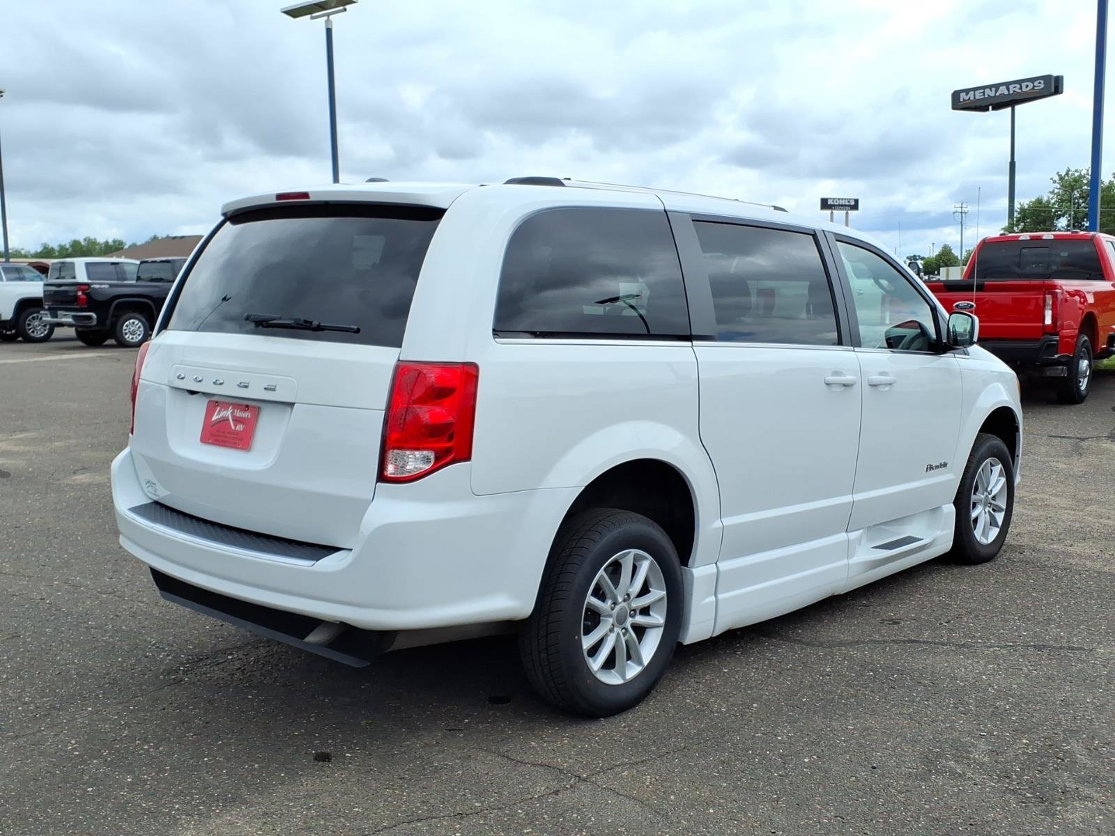 Used 2019 Dodge Grand Caravan SXT FWD image 6