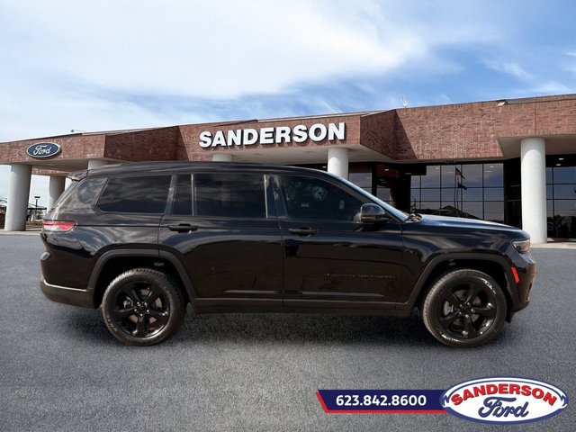 Used 2022 Jeep Grand Cherokee L Laredo RWD image 2