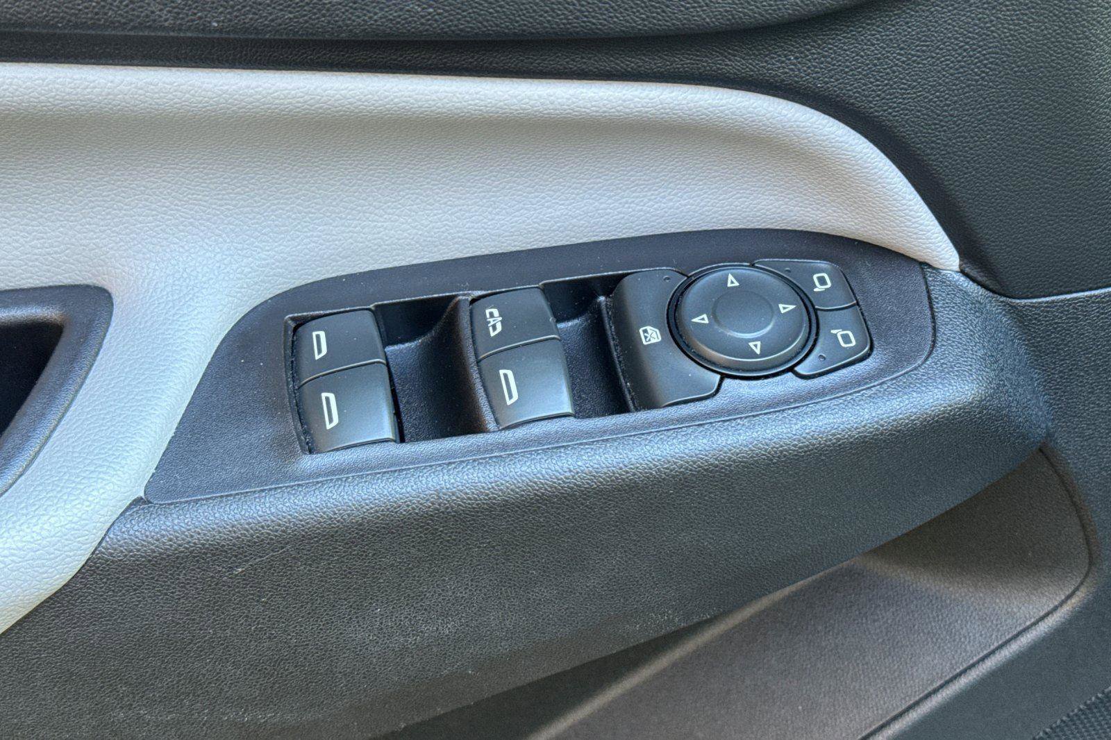 Used 2020 Chevrolet Equinox LS image 10