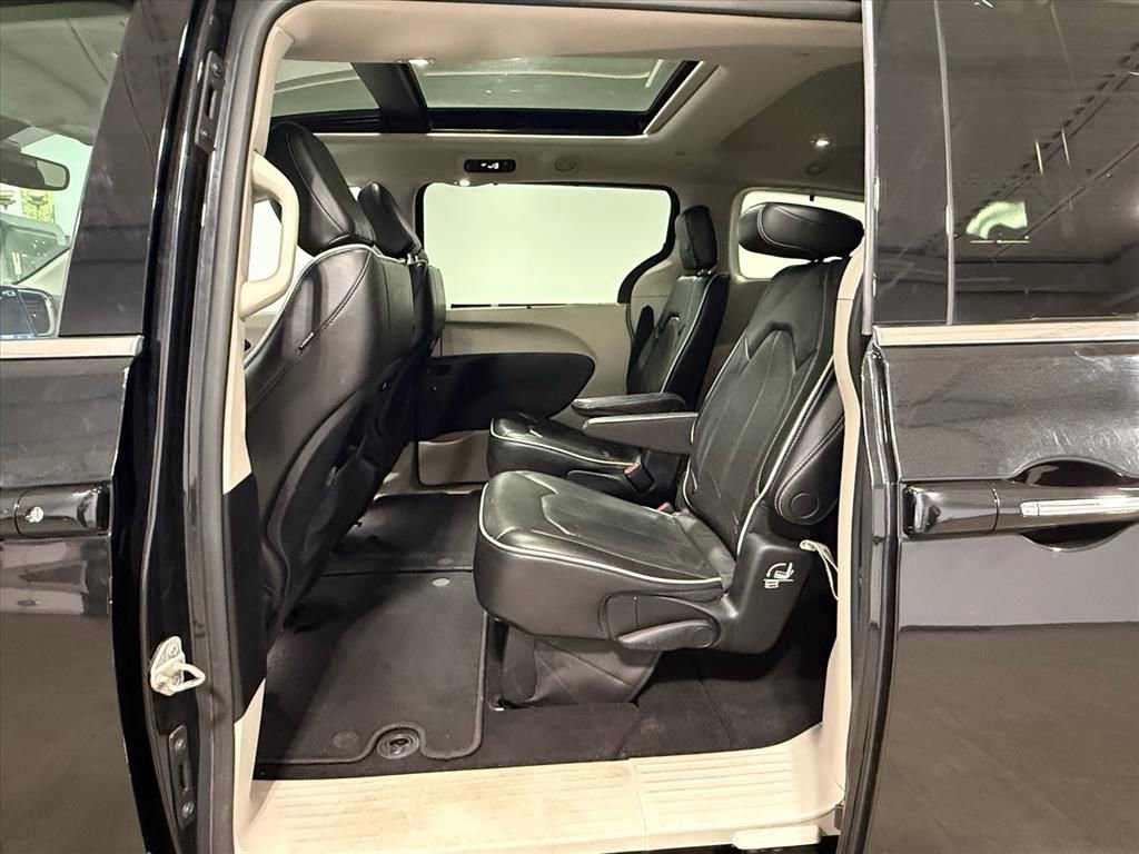 Used 2022 Chrysler Pacifica Limited image 13