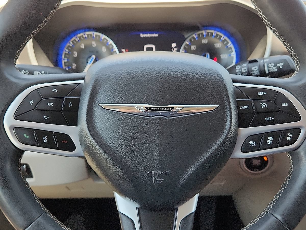 Used 2024 Chrysler Pacifica Touring-L FWD image 11