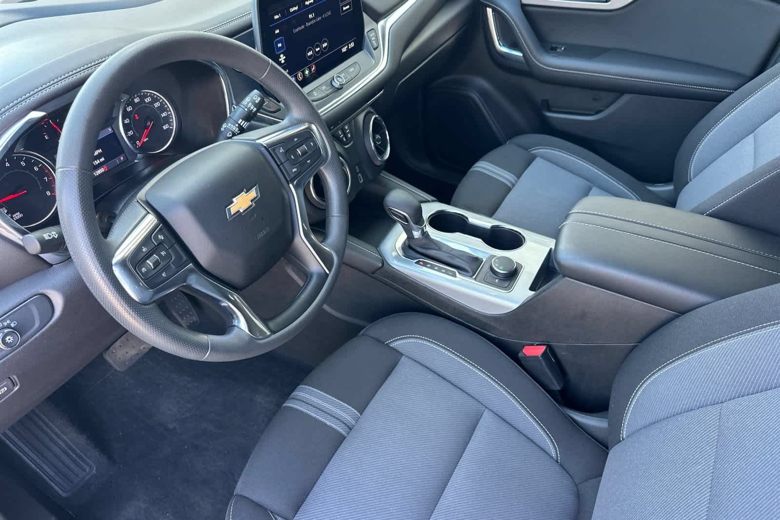 Used 2025 Chevrolet Blazer LT FWD image 12
