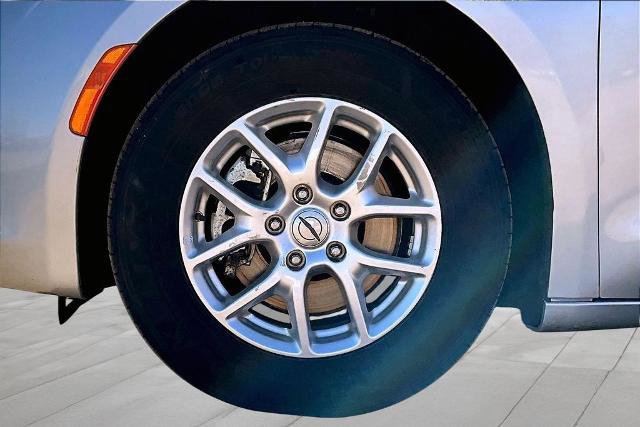 Used 2023 Chrysler Voyager LX image 11