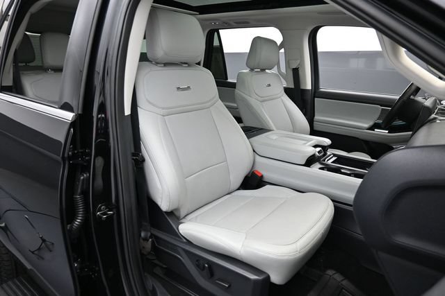Certified 2025 Ford Expedition Platinum w/ Driver's Package AWD/4WD image 33