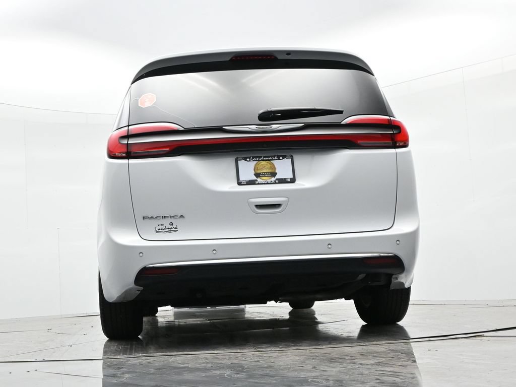 Used 2024 Chrysler Pacifica Touring-L FWD image 22