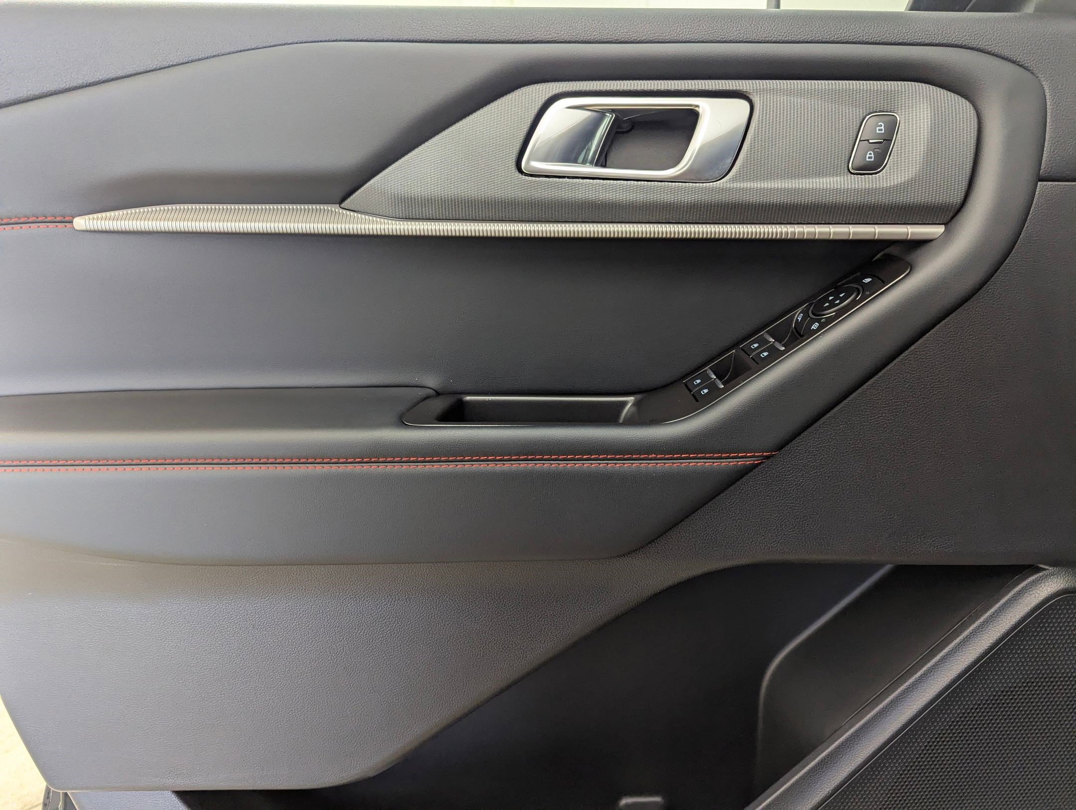 Certified 2025 Ford Explorer ST-Line w/ ST-Line Street Pack image 13