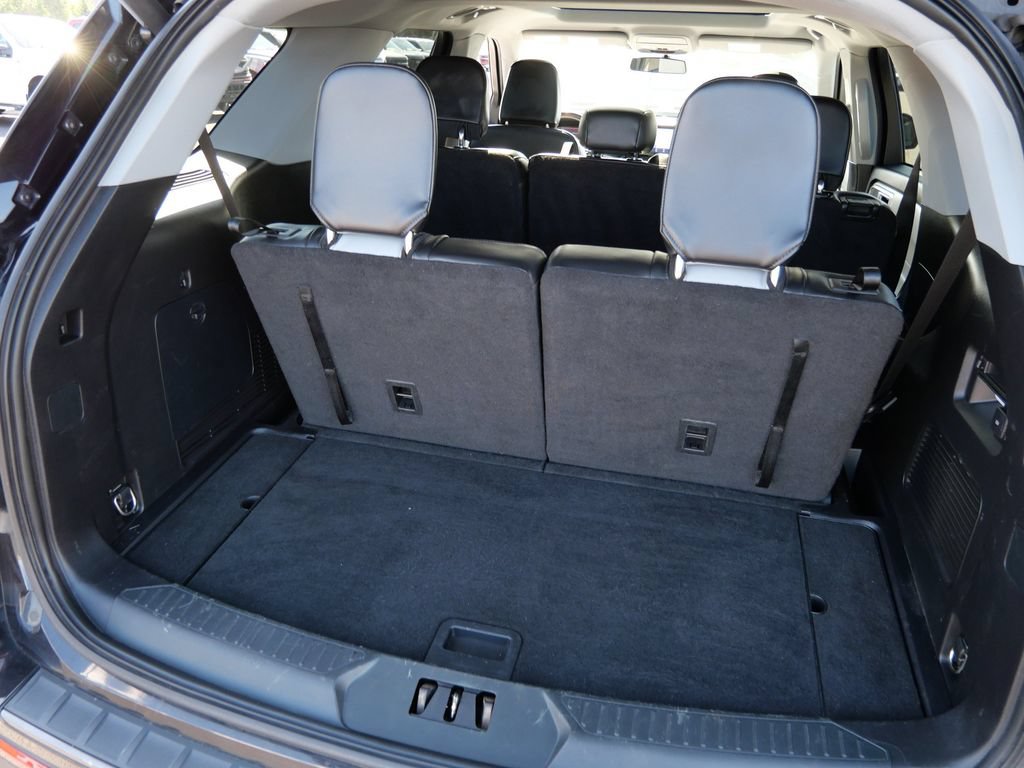 Certified 2021 Ford Explorer XLT w/ Equipment Group 202A AWD/4WD image 10