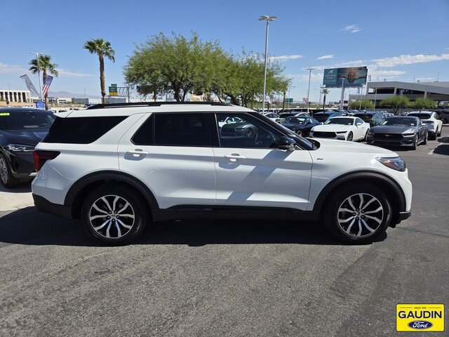 Certified 2025 Ford Explorer ST-Line RWD image 8