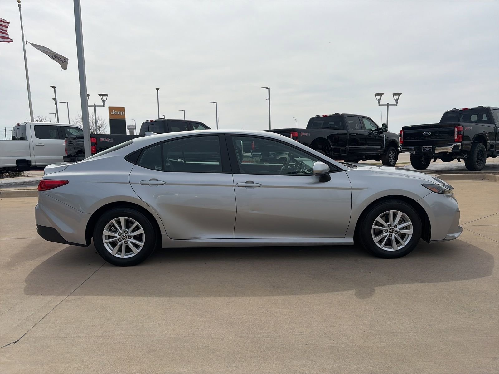 Used 2025 Toyota Camry LE FWD image 6