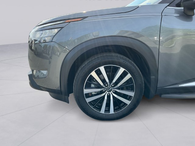 Used 2025 Nissan Pathfinder Platinum w/ Cargo Package AWD/4WD image 9