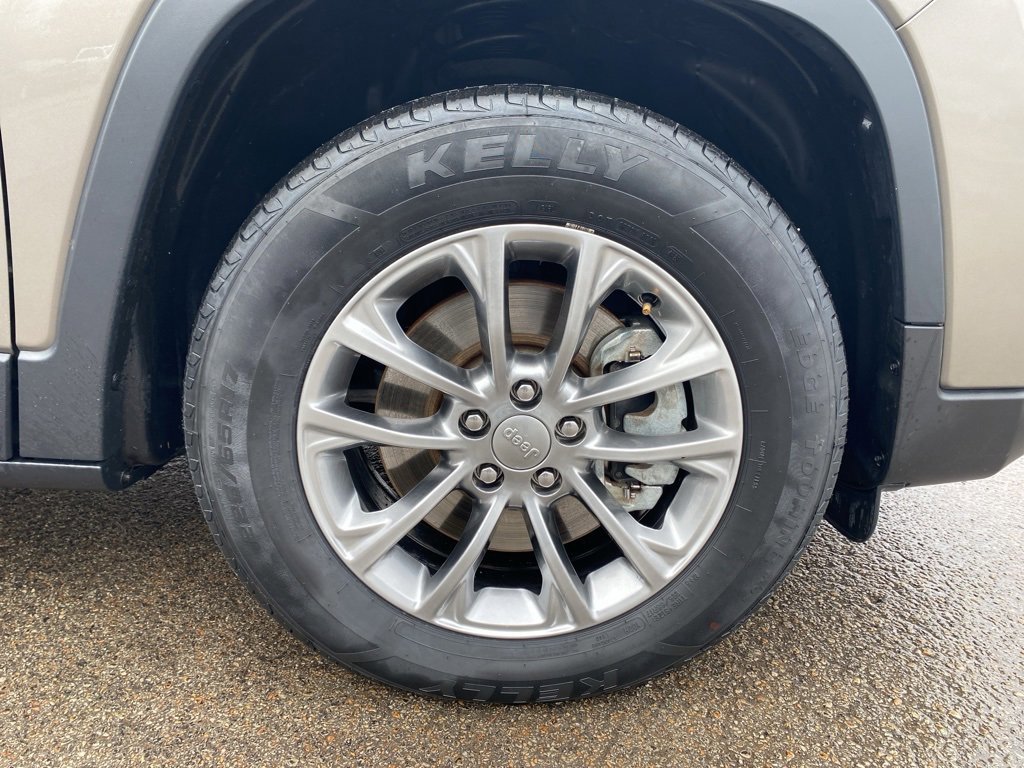 Used 2021 Jeep Cherokee Latitude Lux w/ Comfort/Convenience Group image 9