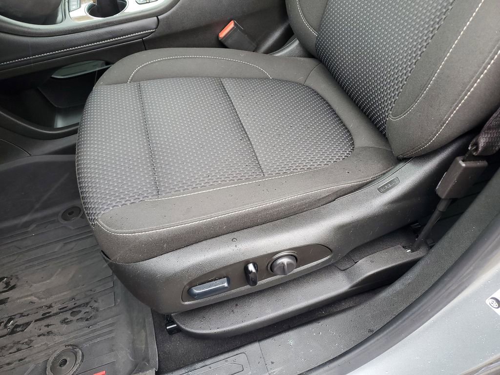 Used 2023 GMC Acadia SLE w/ Driver Convenience Package image 15