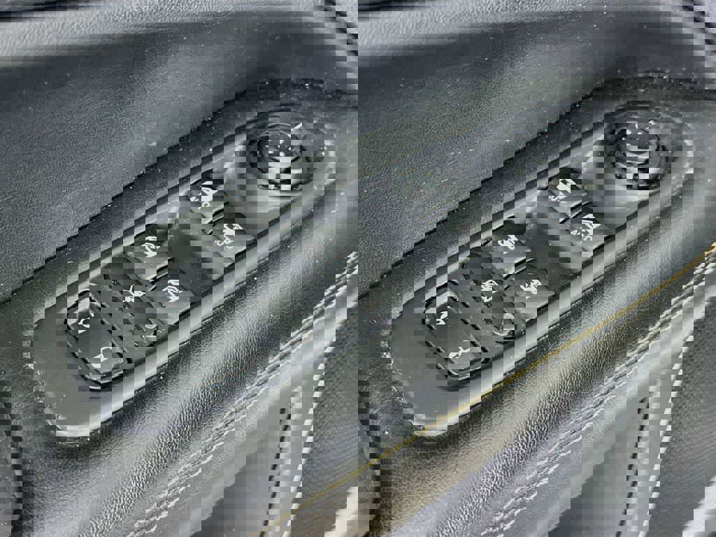 Used 2018 Jeep Compass Latitude image 28