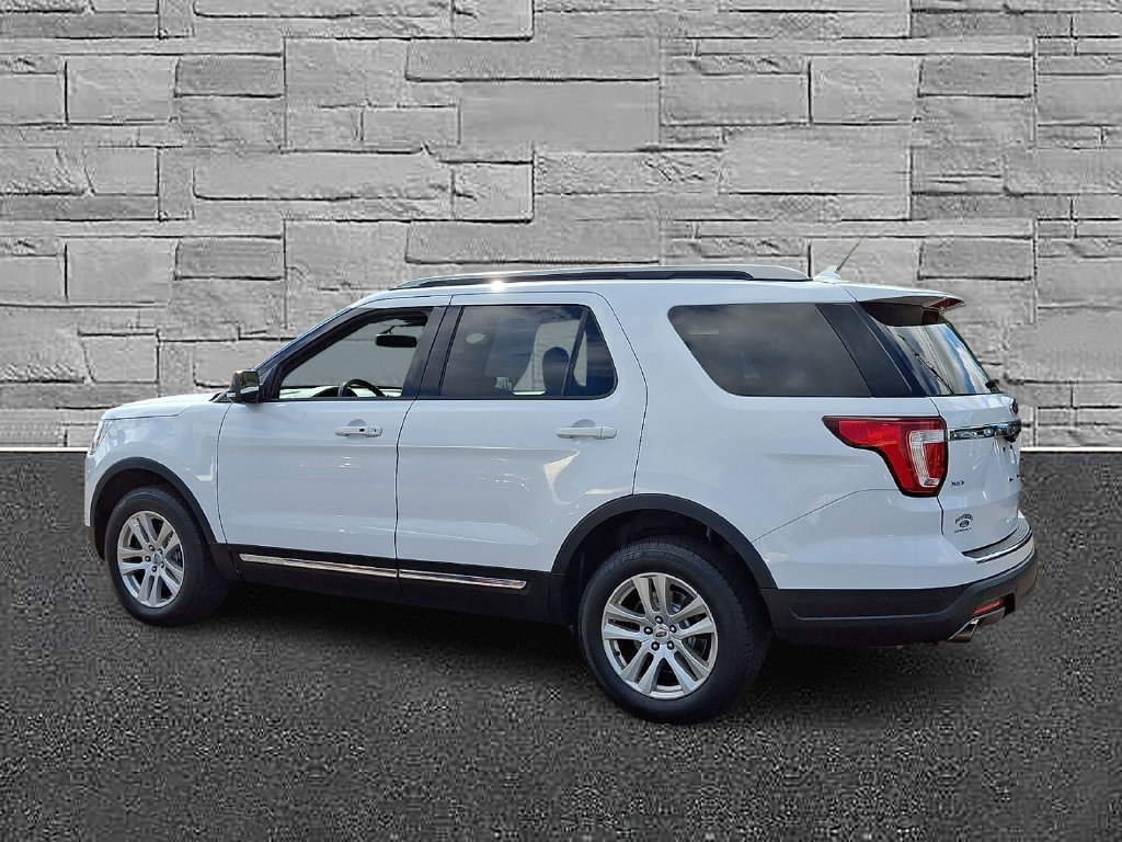 Certified 2018 Ford Explorer XLT w/ Equipment Group 201A AWD/4WD image 7