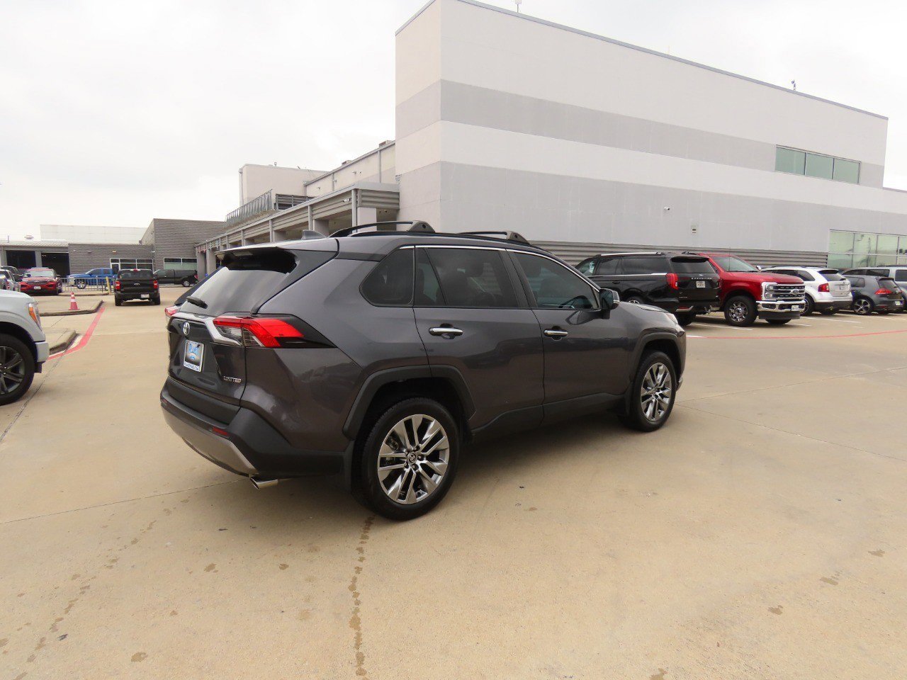 Used 2023 Toyota RAV4 Limited image 5
