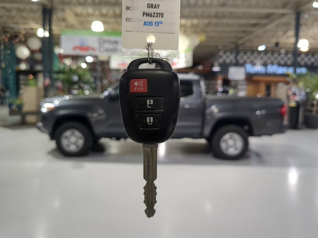 Used 2023 Toyota Tacoma SR AWD/4WD image 4