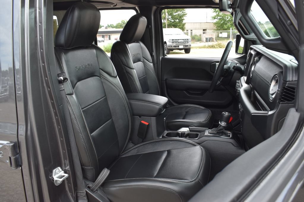 Used 2022 Jeep Wrangler Unlimited Sahara w/ LED Lighting Group AWD/4WD image 28