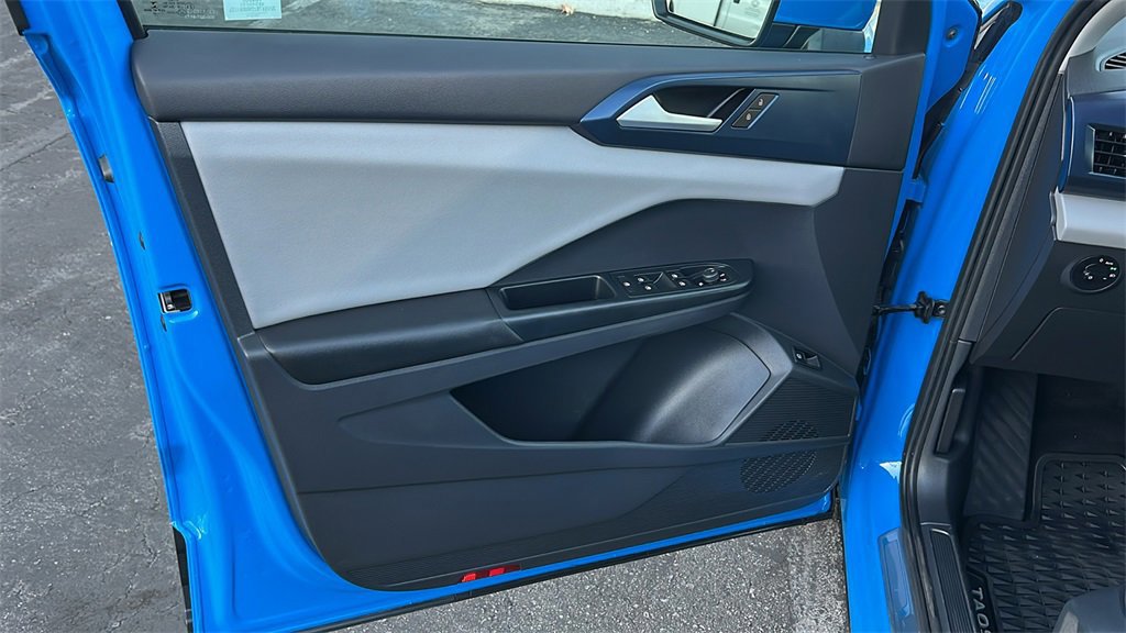 Used 2022 Volkswagen Taos SE image 11