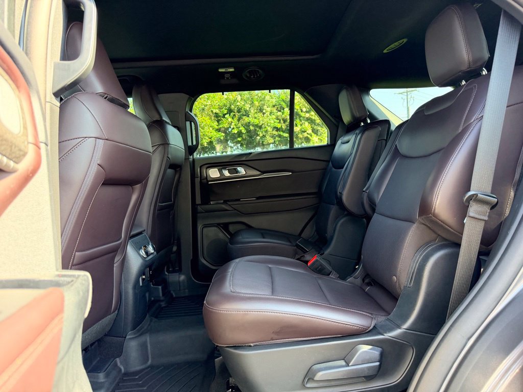 Certified 2025 Ford Explorer Platinum RWD image 14