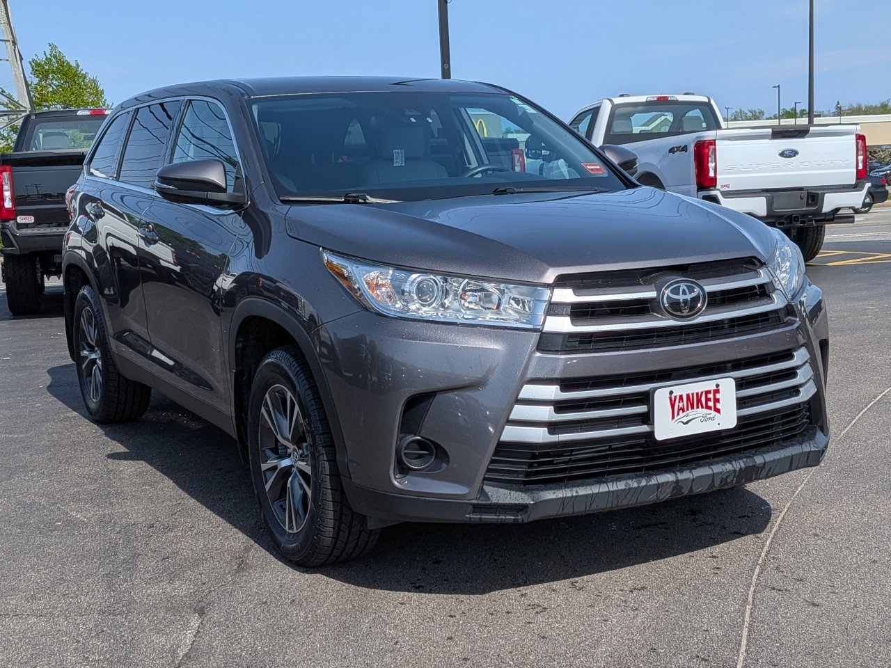 Used 2019 Toyota Highlander LE w/ Carpet Mat Package (TMS)