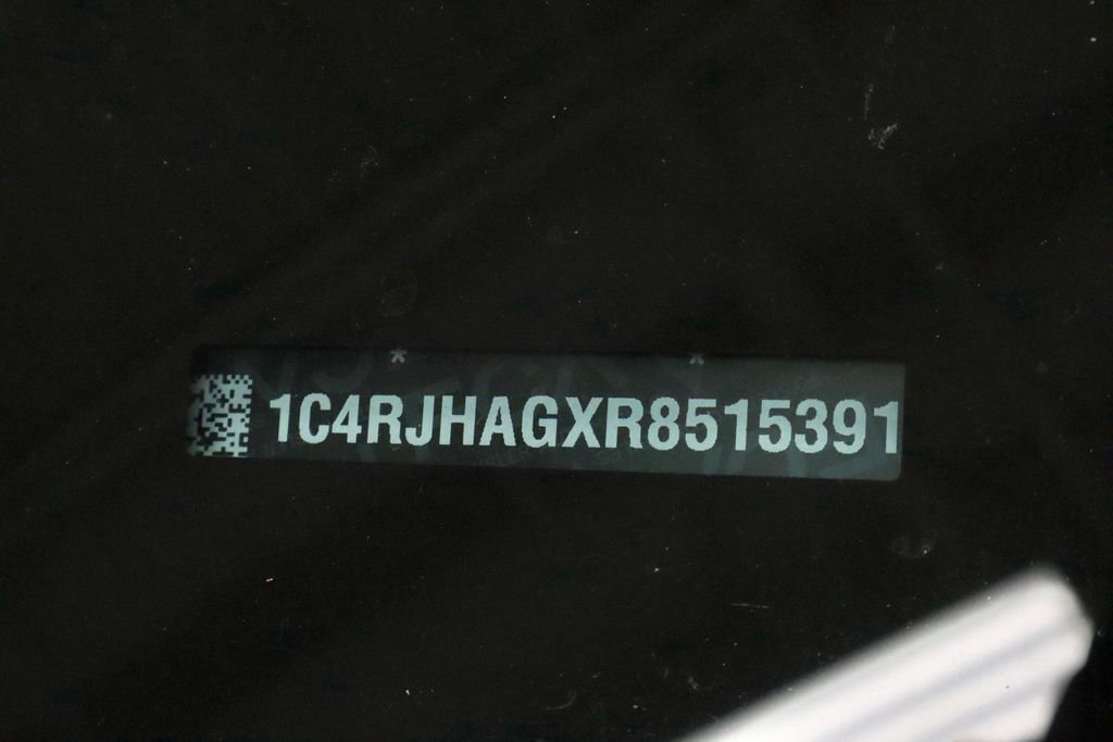 Used 2024 Jeep Grand Cherokee Altitude image 32