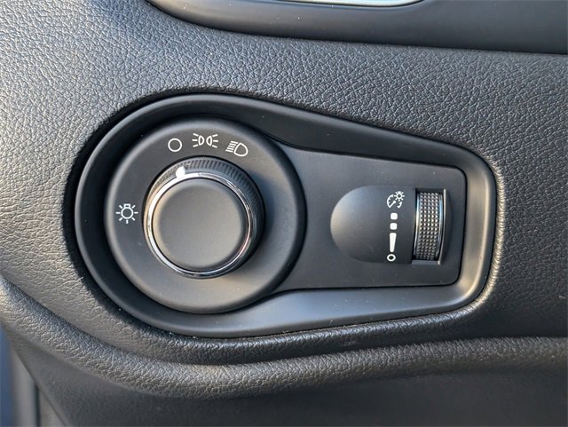 Used 2020 Jeep Renegade Sport w/ Sport Appearance Group image 24