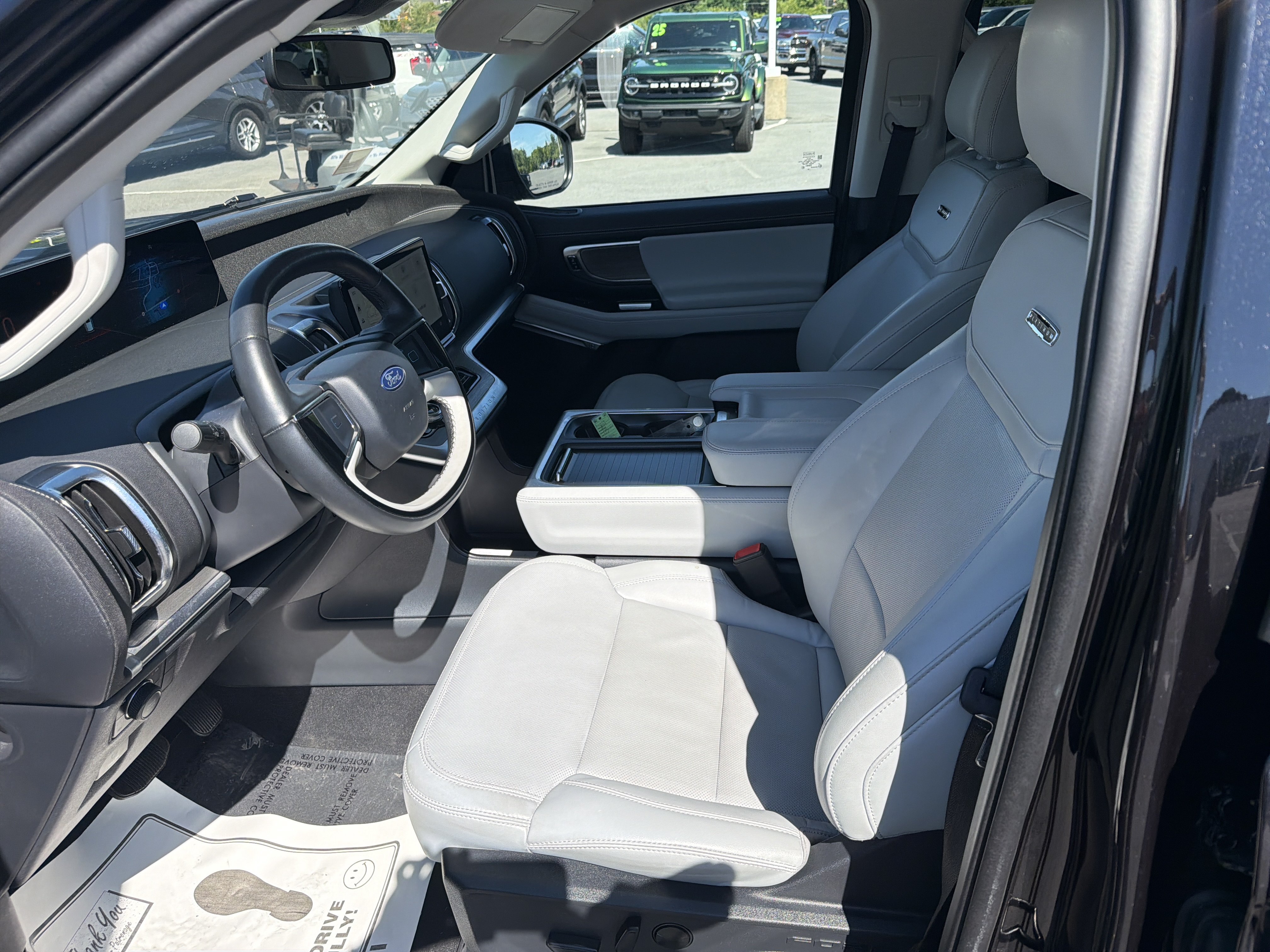Certified 2025 Ford Expedition Max Platinum w/ Driver's Package AWD/4WD image 12