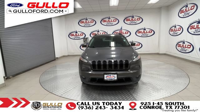 Used 2018 Jeep Cherokee Latitude w/ Altitude Package FWD image 3