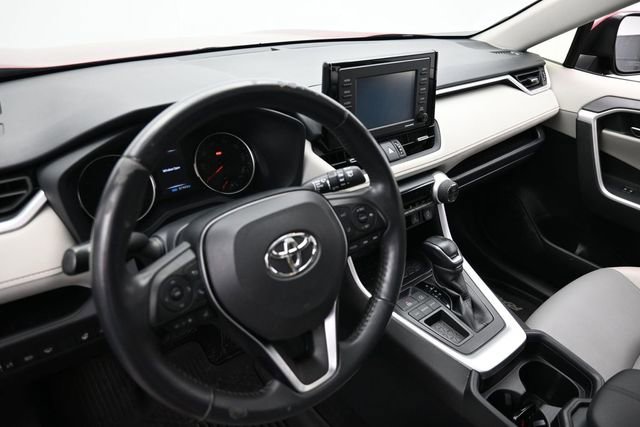 Used 2020 Toyota RAV4 XLE Premium FWD image 23