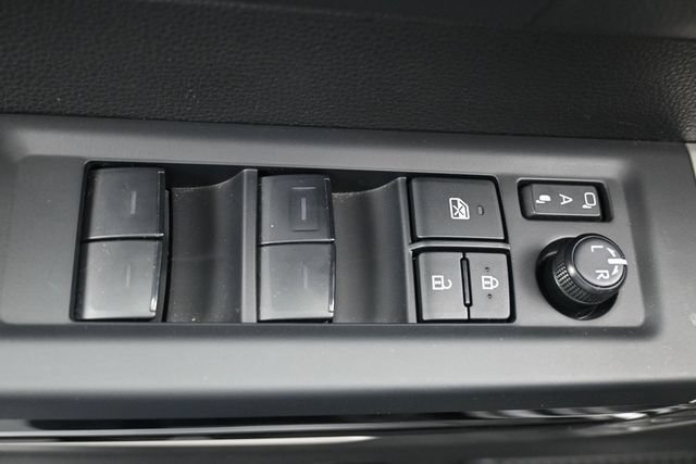 Used 2025 Toyota Tundra Limited AWD/4WD image 7