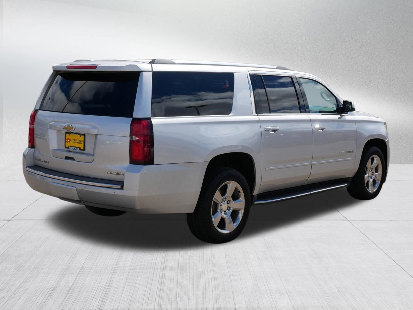 Used 2020 Chevrolet Suburban Premier AWD/4WD image 7