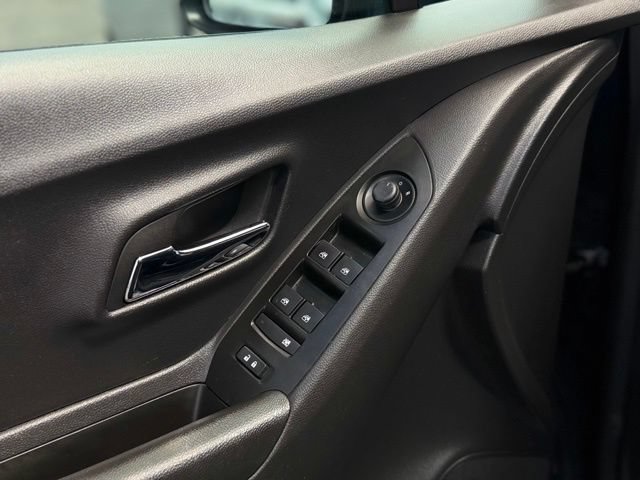 Used 2022 Chevrolet Trax LT AWD/4WD image 13